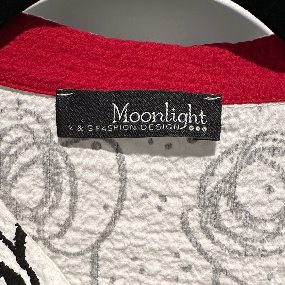 Moonlight Artistic Women's black and white print Blouse with Red Accents XL XXL - Picture 2 of 7